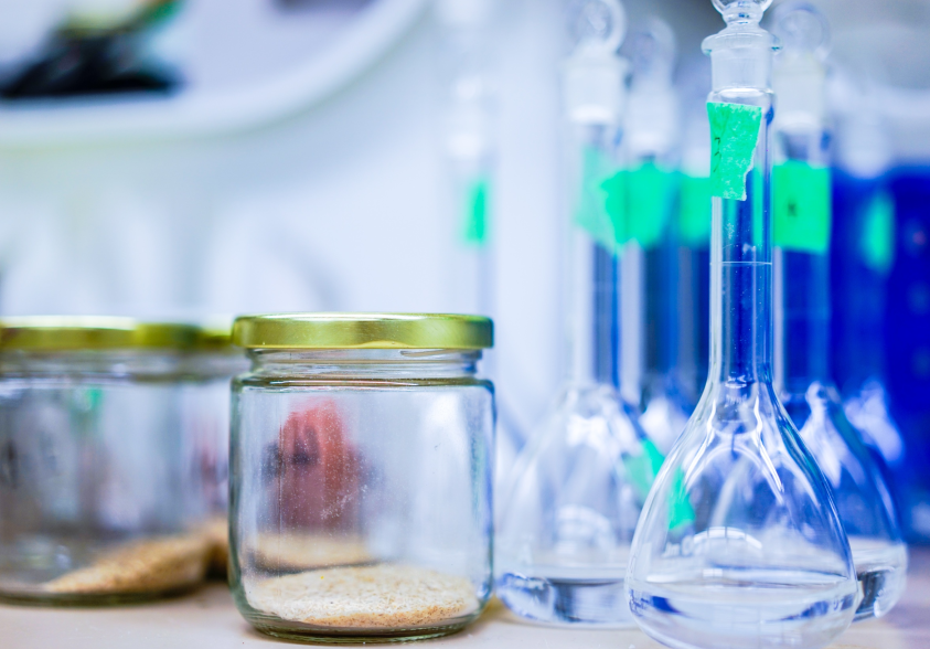 標準品制備中，如何確保原料純度?